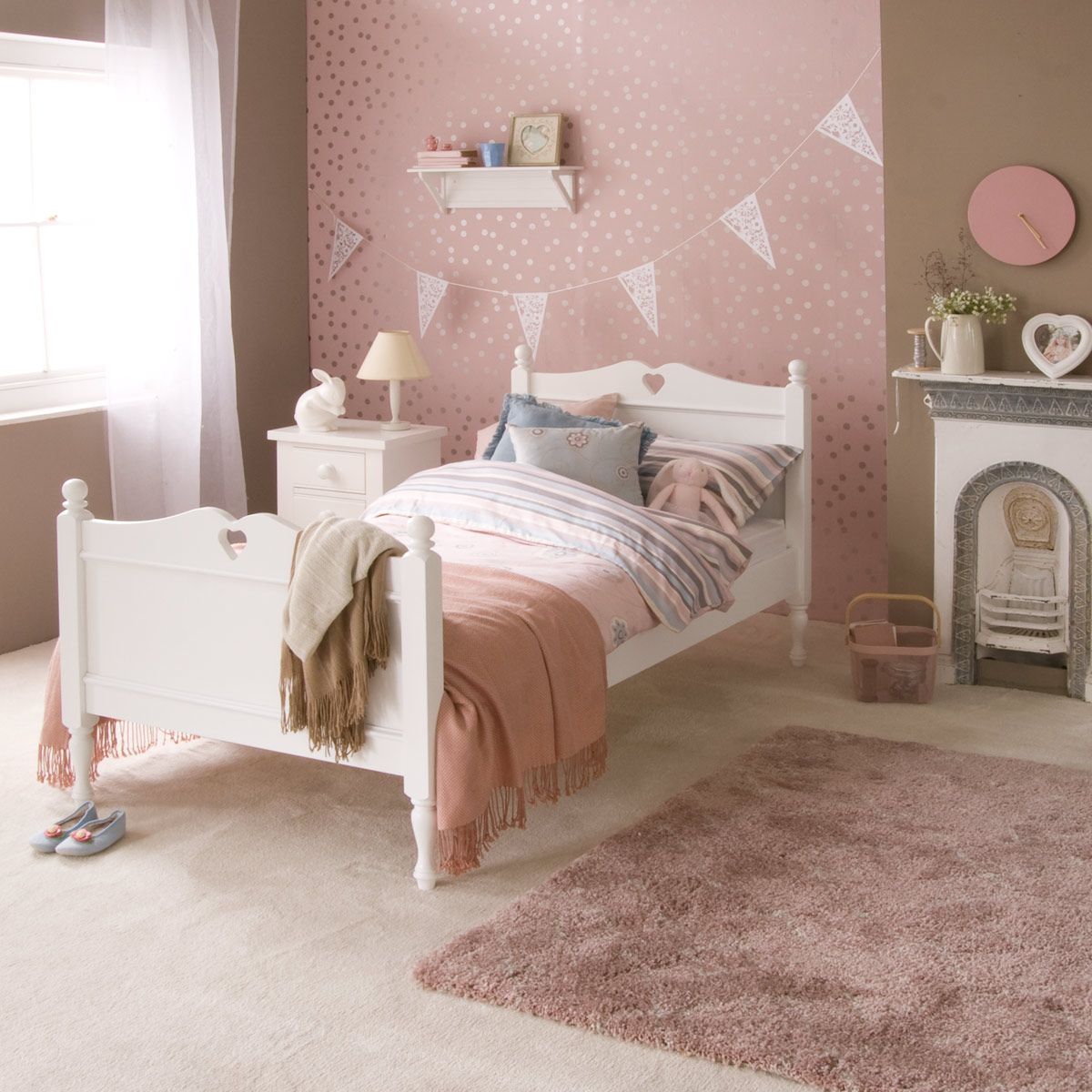 Fargo Single bed with Carved Heart in Pure White
