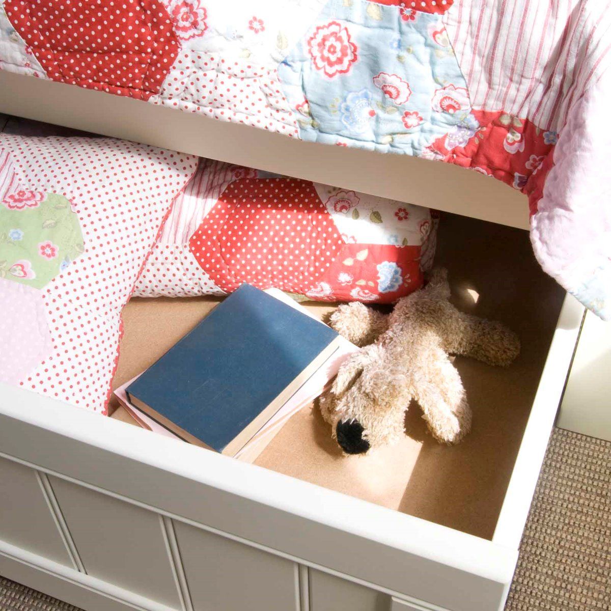 Carved Heart Bed with sleepover+storage trundle in Ivory White 